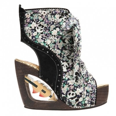 Do you remember the thread about the bonkers spiral shoes? Well I finally went to try them on and....