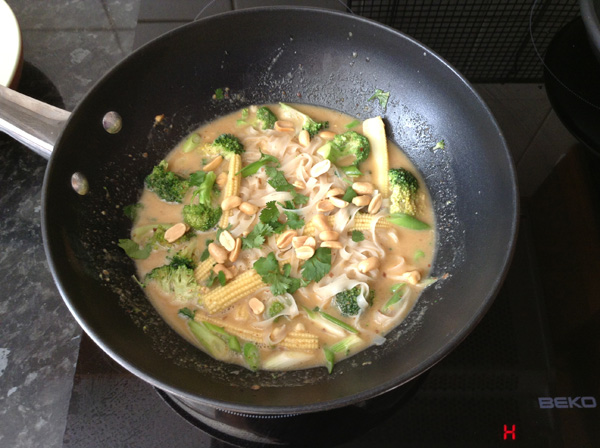 Whole Earth peanut butter reviewer feedback thread. Non-testers: Tell us if you prefer Crunchy or Smooth? £50 Whole Earth hamper to be won NOW CLOSED