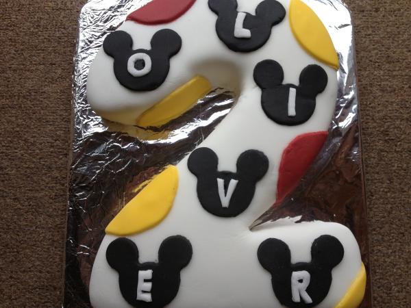 How do I put coloured ready to roll icing into white icing?