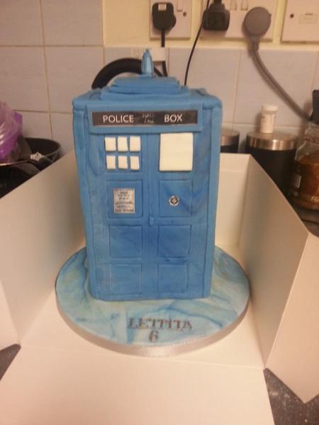 Has anyone made a Tardis cake?