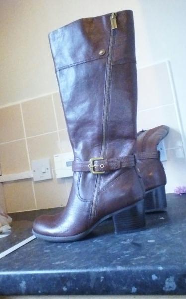 Have new boots,what colour tights,bag etc etc?
