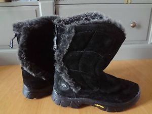 Fleecy lined wellies or boots