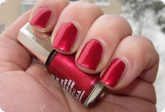 What colour are your nails for this festive week?