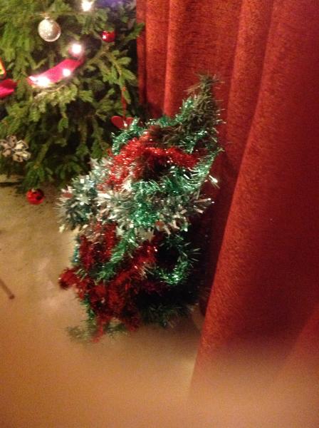 HELP! The MNHQ Christmas tree is naked - prizes to be won