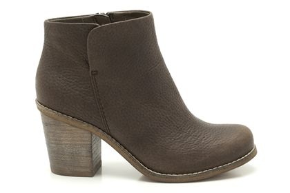 What to wear with these boots, or is there a similar style in black?