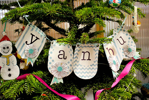 HELP! The MNHQ Christmas tree is naked - prizes to be won