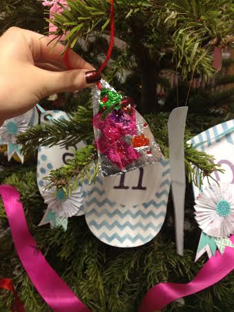 HELP! The MNHQ Christmas tree is naked - prizes to be won