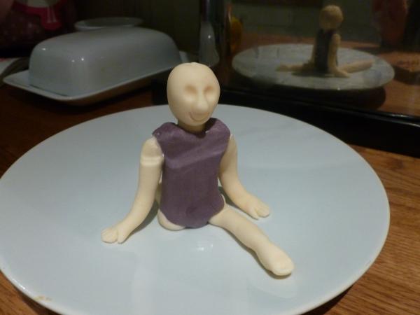 Help finding online tutorial for making a sugerpaste figure of a little girl