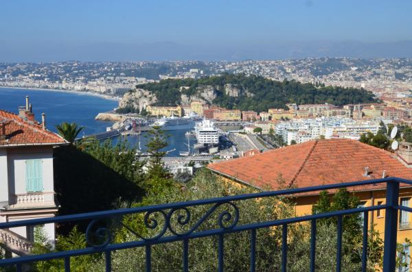 November 2012 - Walking or not walking, talking or not talking, any other skillz?