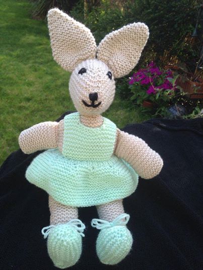 Woolly Hugs : Easter Craft Fundraiser for the fabulous charity MIND.