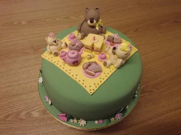 Would anyone enjoy a cake picture thread, for boasting?!
