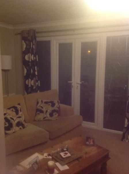 Please tell me all about your front room.