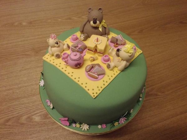 Would anyone enjoy a cake picture thread, for boasting?!