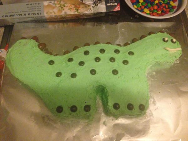 Making a dinosaur cake, tips, advice, reassurance please!