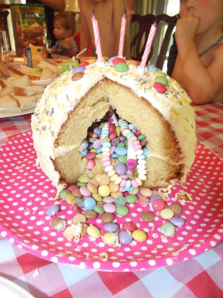 Would anyone enjoy a cake picture thread, for boasting?!