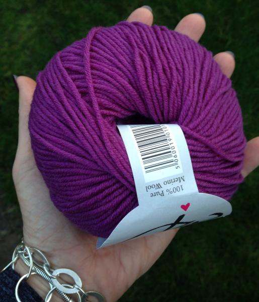 Woolly Hugs. A Blanket for gnittinggnome. Donors and crafters, we are asking for your help.