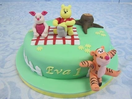 Share pictures of your sugarcraft creations to win an annual membership to Pretty Witty Cakes worth £99