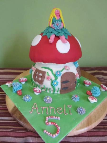 Share pictures of your sugarcraft creations to win an annual membership to Pretty Witty Cakes worth £99