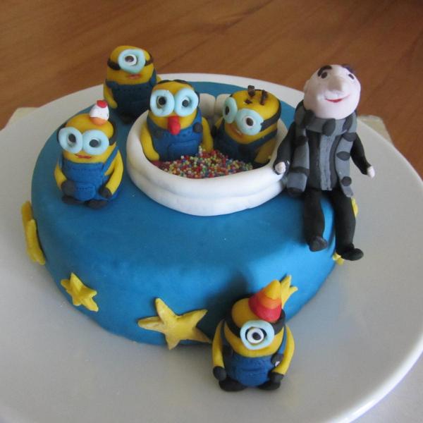 Share pictures of your sugarcraft creations to win an annual membership to Pretty Witty Cakes worth £99