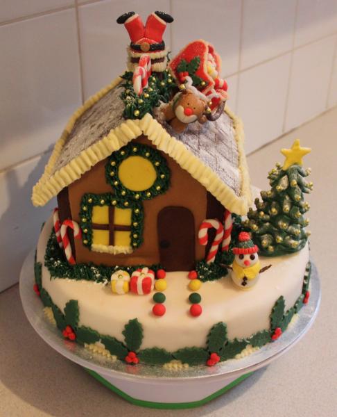 Share pictures of your sugarcraft creations to win an annual membership to Pretty Witty Cakes worth £99