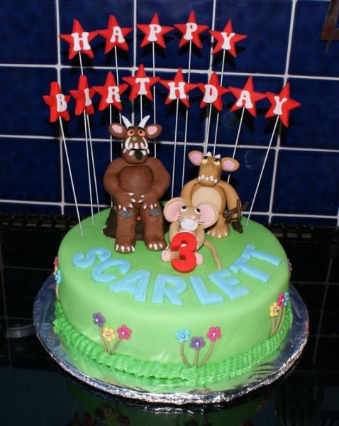 Share pictures of your sugarcraft creations to win an annual membership to Pretty Witty Cakes worth £99