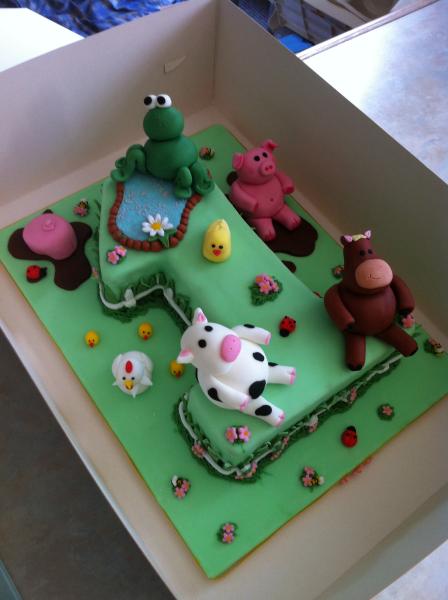 Share pictures of your sugarcraft creations to win an annual membership to Pretty Witty Cakes worth £99