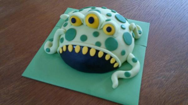 Share pictures of your sugarcraft creations to win an annual membership to Pretty Witty Cakes worth £99