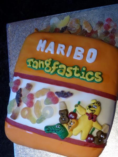 Share pictures of your sugarcraft creations to win an annual membership to Pretty Witty Cakes worth £99