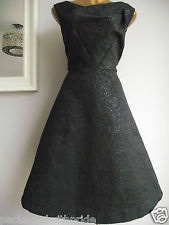 How to accessories this black 1950's style dress