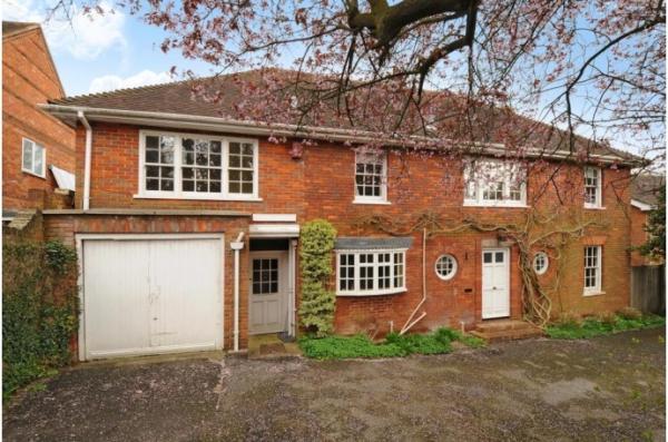 Buying near High Wycombe - where to set up our young family?