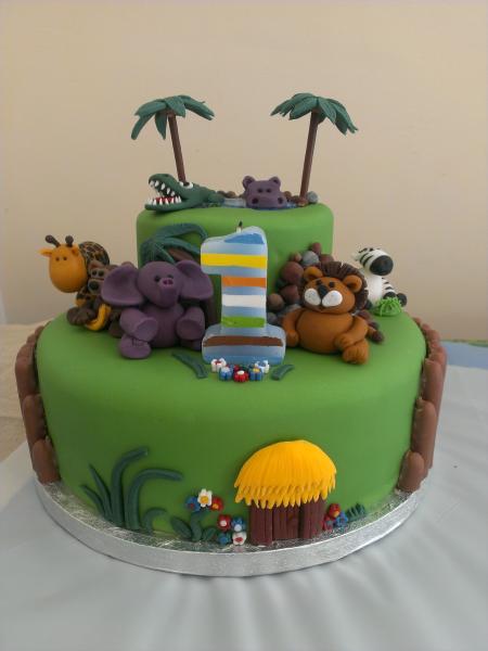 Share pictures of your sugarcraft creations to win an annual membership to Pretty Witty Cakes worth £99