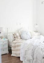 Bed linen for yellow bedroom.