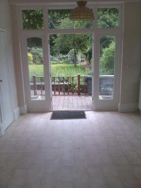 New kitchen: does the flooring go first and under the units?
