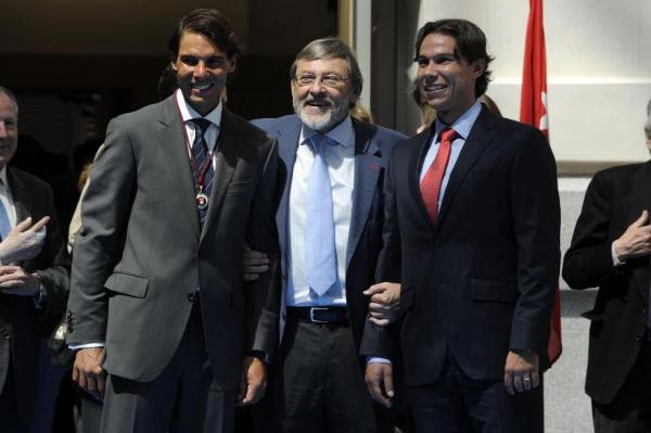 TENNIS FANS! New thread -With bouncier balls and clean towels...