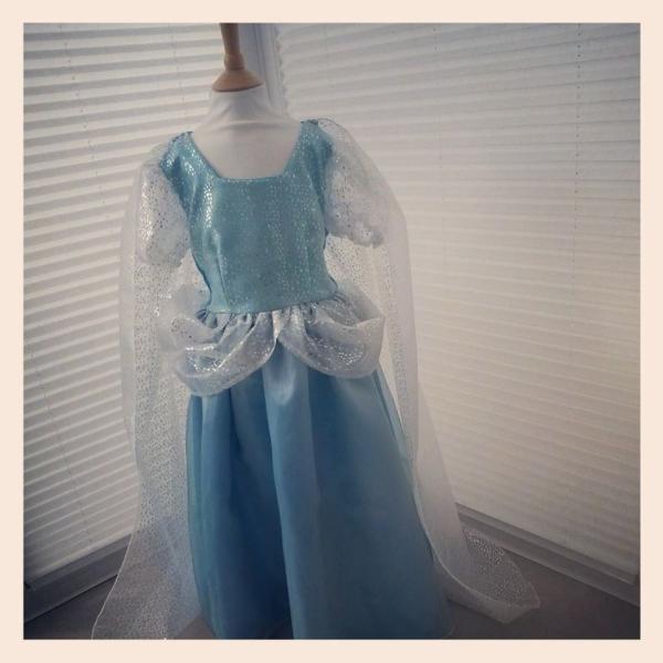 My take on Elsa's Frozen dress