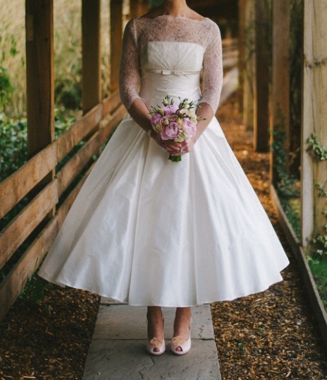Desperate bride-to-be requires wedding dress help - Apply within... please!