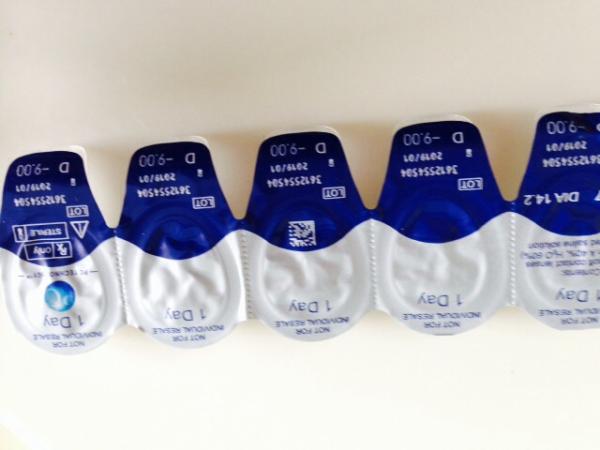 Contact lenses without brand name on them..