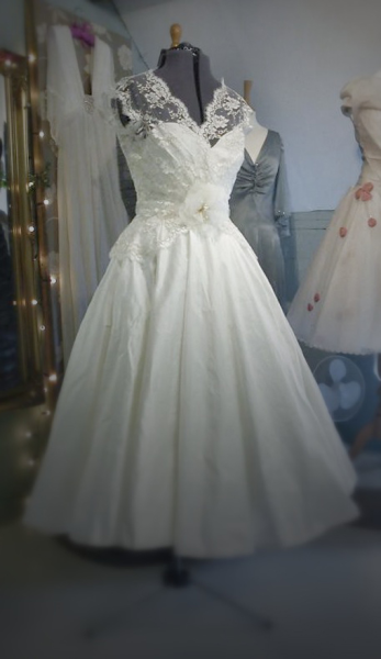 Desperate bride-to-be requires wedding dress help - Apply within... please!