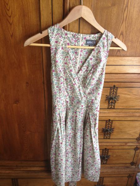 Accessorize this dress please?