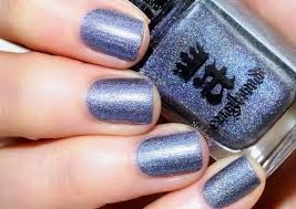 What colour are you chic people wearing on your nails?