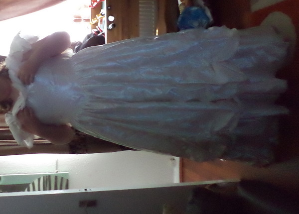 Three weeks, tiny budget & no wedding dress.