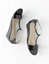 Has anyone seen any t bar, demi wedge sandals like the Boden ones but not the Boden ones