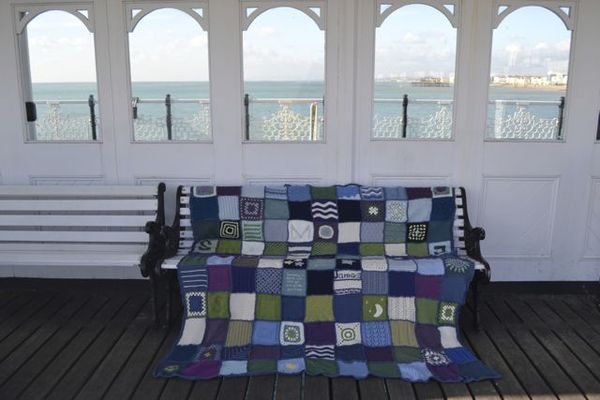 A Blanket for Mumof2TeenBoys: Sign up thread for donors and crafters