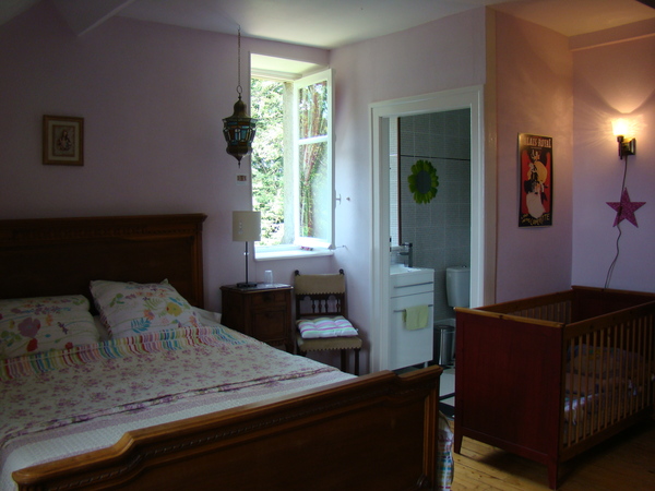 Stopover hotel in France for family of 5??
