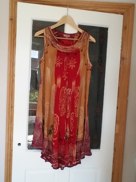 Has anyone seen a loose summer dress, a tan bag that isn't leather and has no branding, and knows what I can do with my hair?