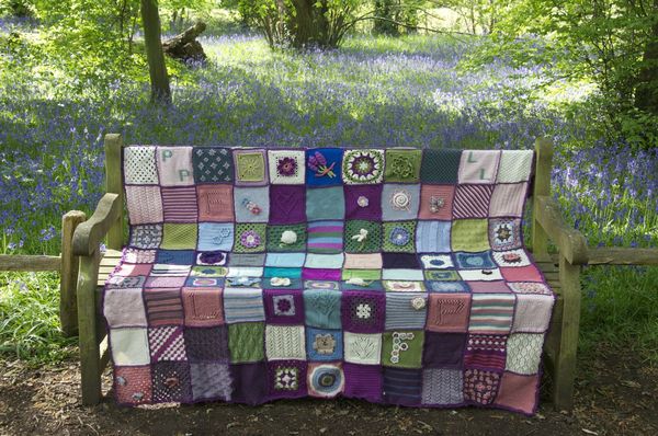A Blanket for 3girlies: Sign up thread for donors and crafters. Can you help us?