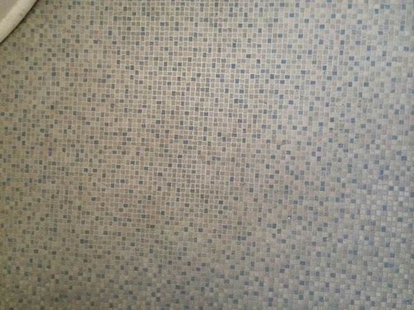 Bathroom floor - how to make it look clean?!