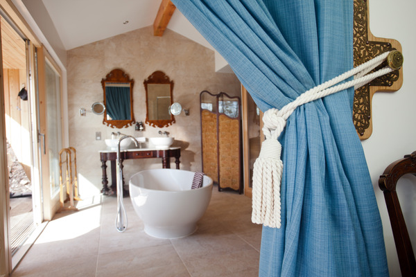 Hotel/Lodges with hot tub in Scotland for 1 night stay?