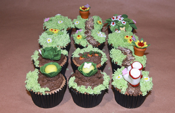 Would anyone enjoy a cake picture thread, for boasting?!