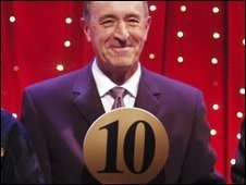 Woolly Hugs. A Blanket for the very lovely Knittingnovice, crafters and donors we need your help.